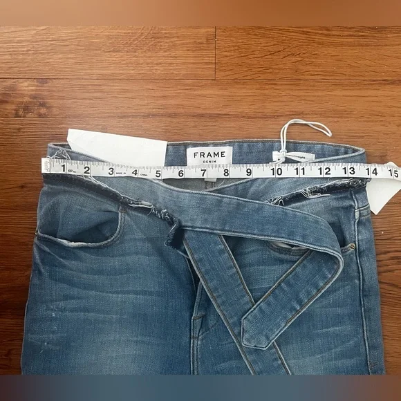 NWT Frame Le High Straight Tie Waist Raw Hem
Jeans Size 25 - Picture 14 of 15